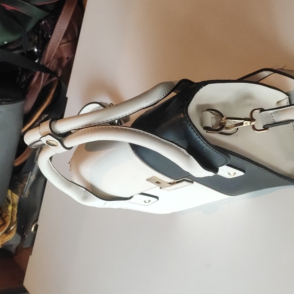 White and black spacious bag - Picture 8 of 16